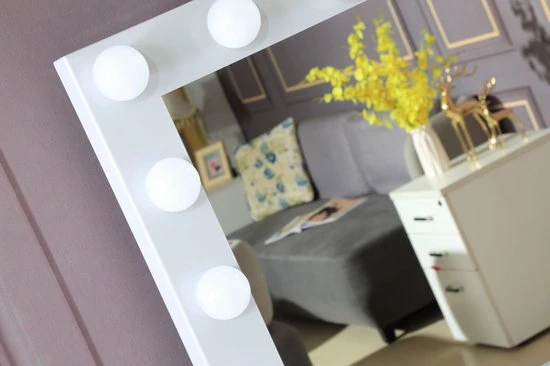 Lichtspiegels Make Up Spiegel Met Verlichting- Hollywood Spiegel - Witte Visagie Spiegel - Dimbaar - 80 X 65 CM - Medium Formaat - Metaal 6 Lichtspiegels Make Up Spiegel Met Verlichting- Hollywood Spiegel - Witte Visagie Spiegel - Dimbaar - 80 X 65 CM - Medium Formaat - Metaal - Afbeelding 4