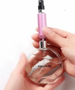 Merkloos Schoencadeautjes Sinterklaas- Parfum Verstuiver 13 Kleuren - Lipstick Formaat Navulbaar Parfumflesje - Lipstick Formaat Navulbare Parfum Verstuiver - 5 ML - -Maybelline-winkel 550x524